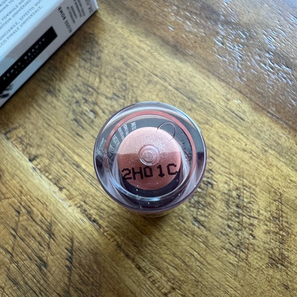 Fenty Gloss Bomb in Fenty Glow- Mini NIB - Picture 4 of 7